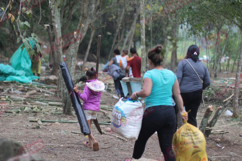 Bloqueo en toda la calle 45 por desalojo de invasión