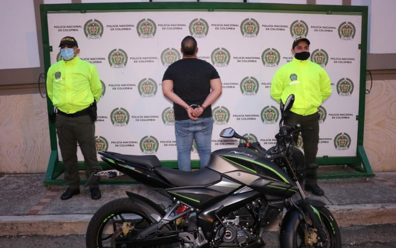 Lo pillaron manejando una moto robada en Floridablanca