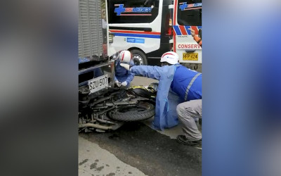 Muere motorizado tras choque con volqueta