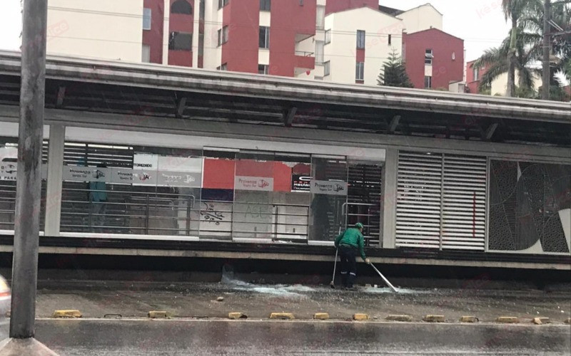 Daños en 4 estaciones de Metrolínea y ocho capturados