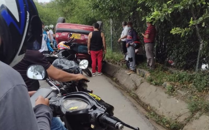 Dio una ‘voltereta’ cerca al Mercado Campesino