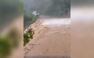 Rocas, inundaciones y taponamientos vía a Zapatoca