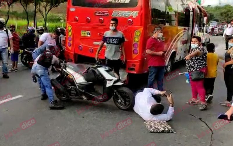 Accidente múltiple en El Bueno deja dos heridos