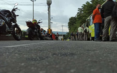 Conductores de Metrolínea en paro por Movilizamos