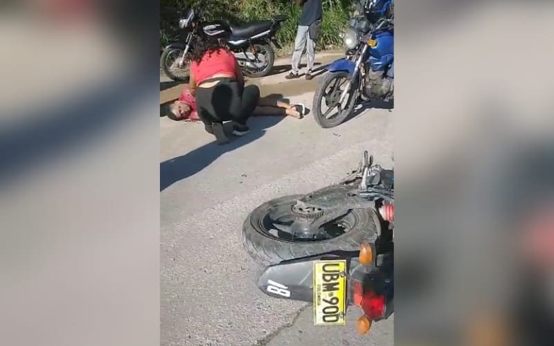 Tres heridos en choque de motos en Bavaria II