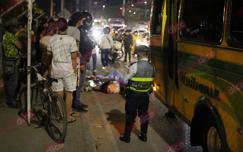 Ciclista muere arrollado por bus en Centroabastos