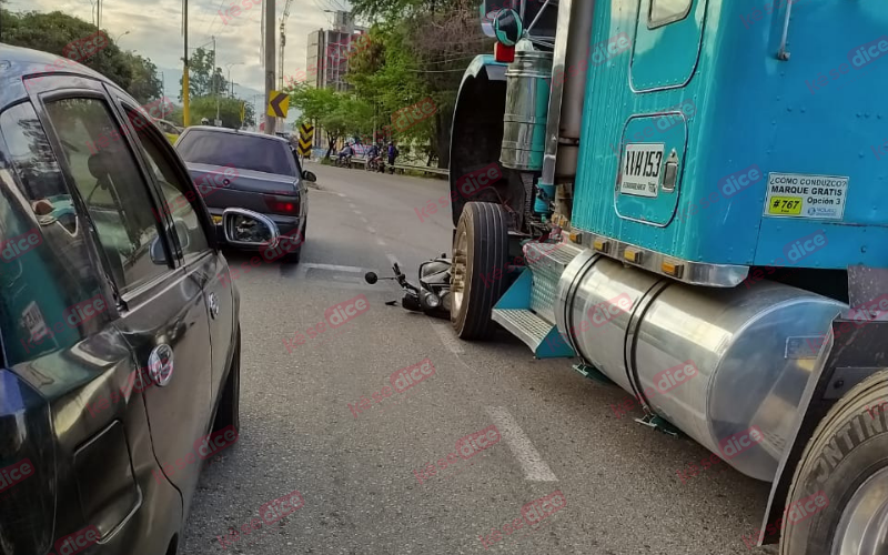 Muere motociclista accidentada en el Anillo Vial