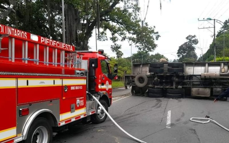 Carrotanque volcado en el sector de Platacero