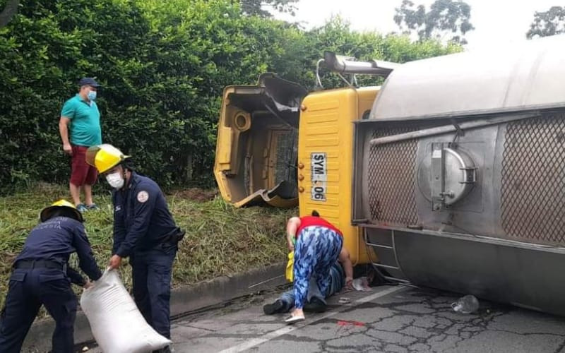 Carrotanque volcado en el sector de Platacero