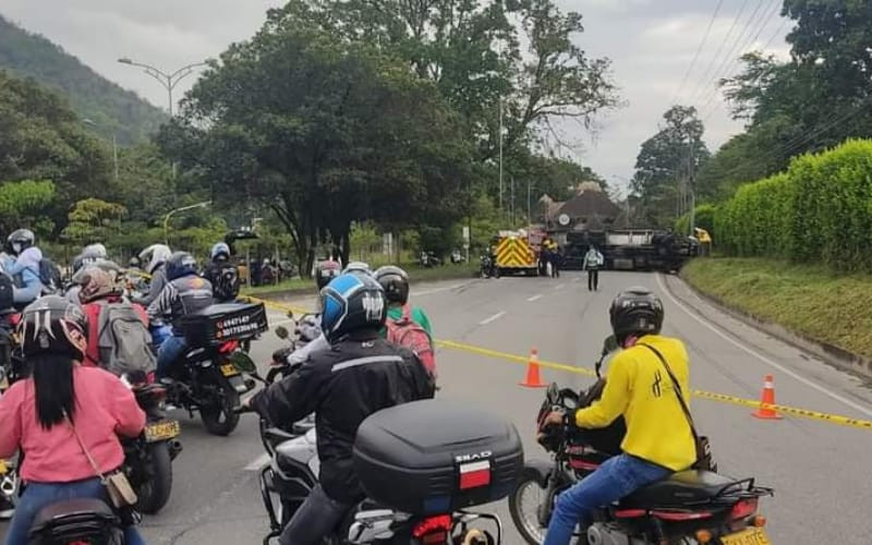 Carrotanque volcado en el sector de Platacero