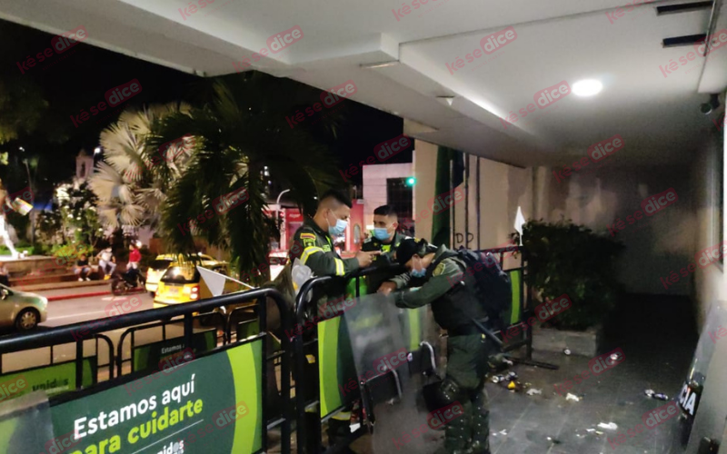 Destrozos en la Alcaldía de Floridablanca por desmanes