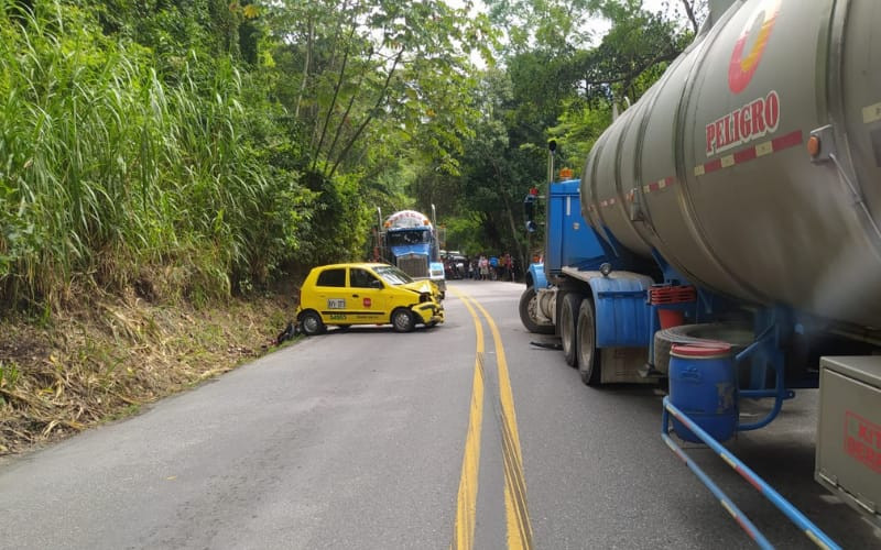 Qué totazo, dos heridos en triple choque en Rionegro