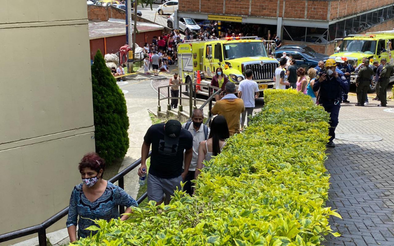 Video: Pánico por incendio en edificio de Medellín