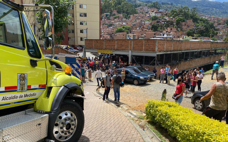Video: Pánico por incendio en edificio de Medellín