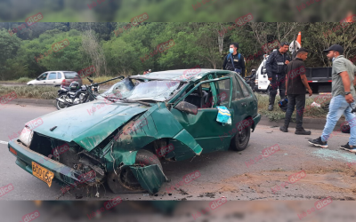 ¡Se salvó de milagro, pero destruyó todo su carrito!