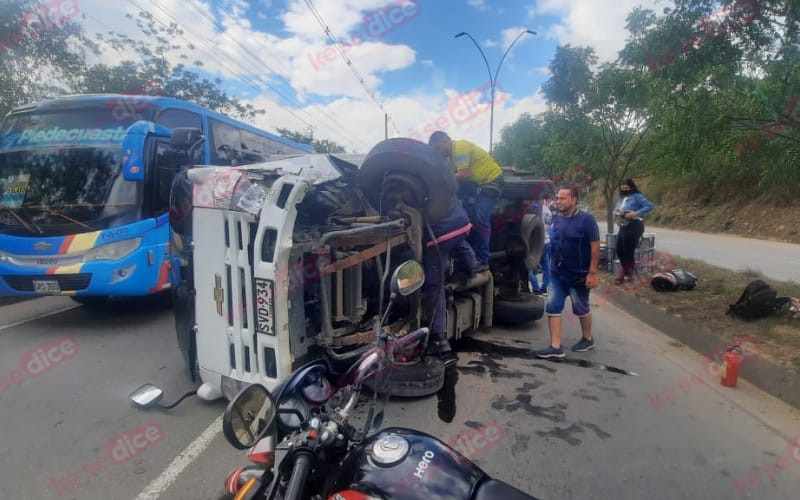 Se les volcó el viaje estando muy cerca de su destino