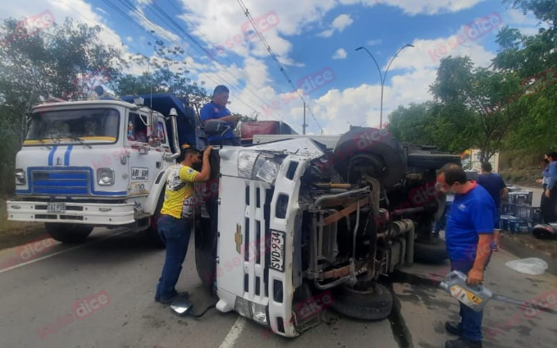 Se les volcó el viaje estando muy cerca de su destino