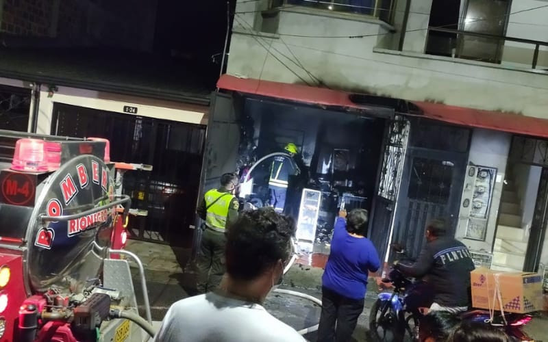 Ardió la noche en un local comercial de Rionegro