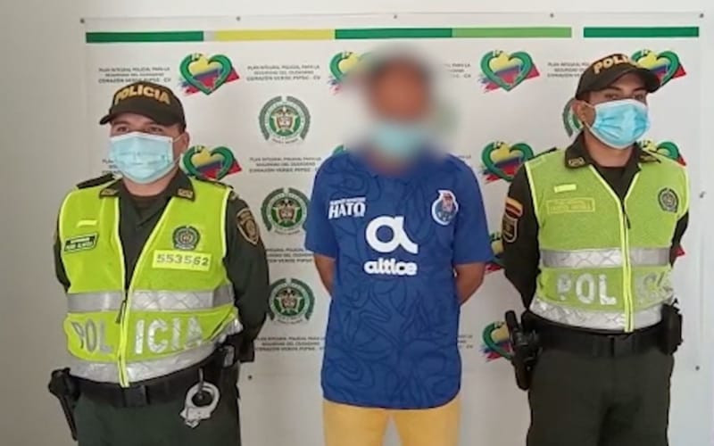 Cometiendo porte ilegal de armas en El Hato