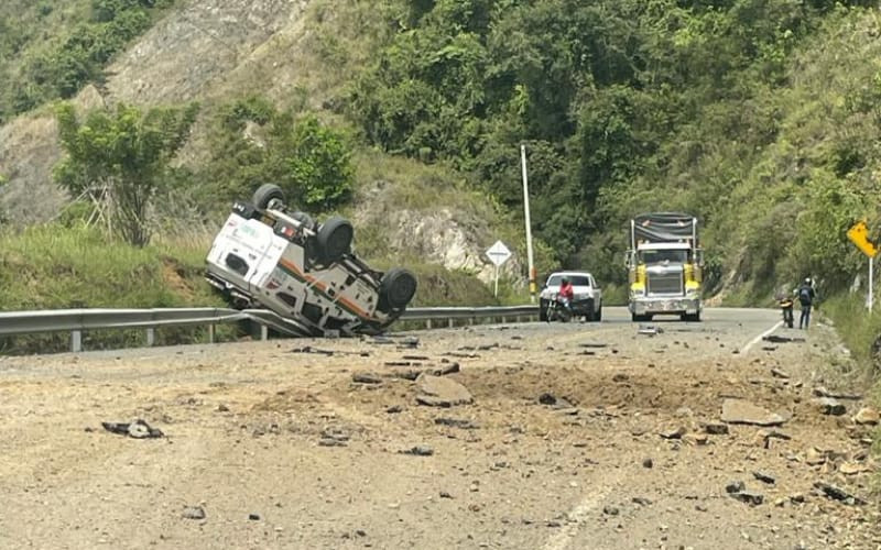 Con explosivos atentaron contra patrulla policial en Antioquia