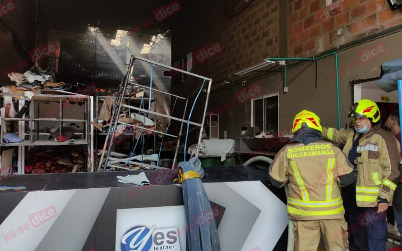 Fuerte incendio en carpintería del barrio Gaitán