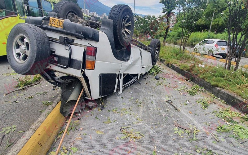 Tres heridos dejó fuerte accidente en la Autopista