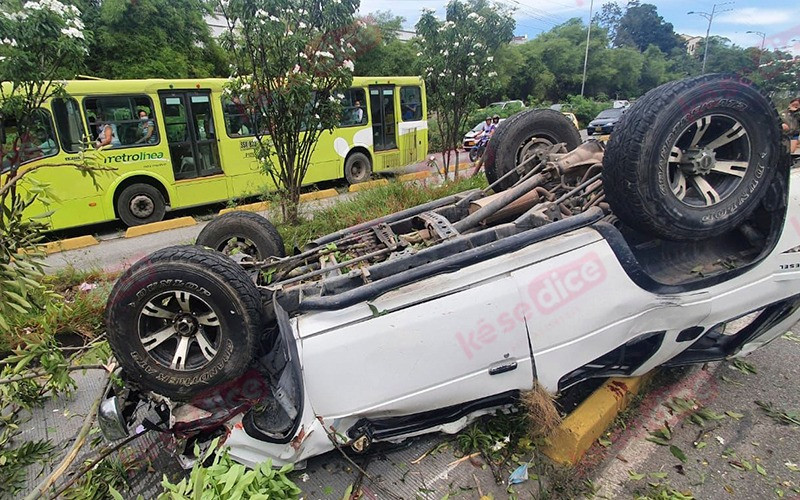 Tres heridos dejó fuerte accidente en la Autopista