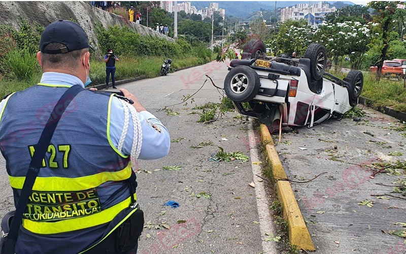 Tres heridos dejó fuerte accidente en la Autopista