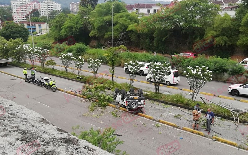 Tres heridos dejó fuerte accidente en la Autopista