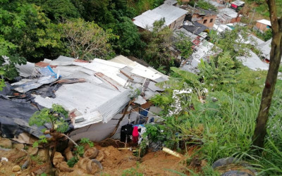 Gran susto por alud sobre ‘rancho’ en Villas de Girardot