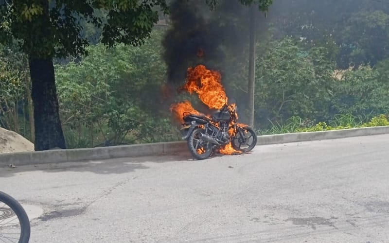 En Piedecuesta ardió otra moto de presuntos ladrones