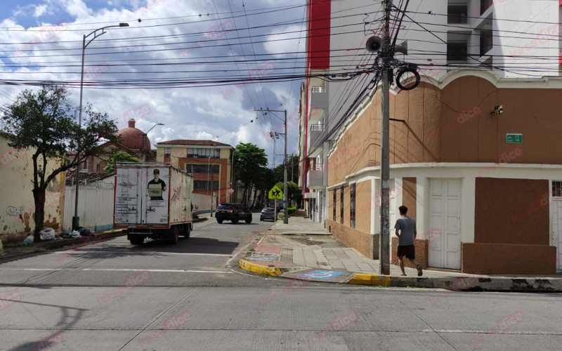 Video: Brutal embestida a motociclista en Bucaramanga