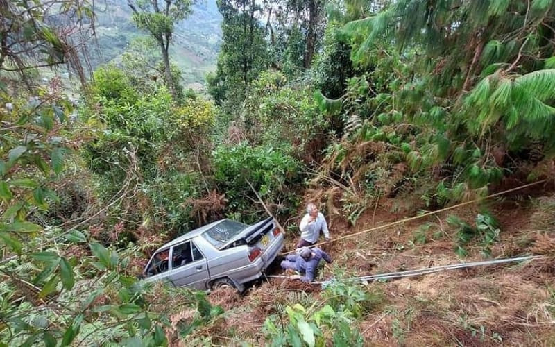 Se salvaron de morir al caer a un barranco en Piedecuesta