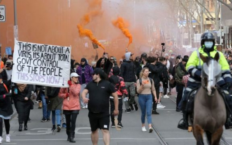 Australia protesta contra la extensión del confinamiento