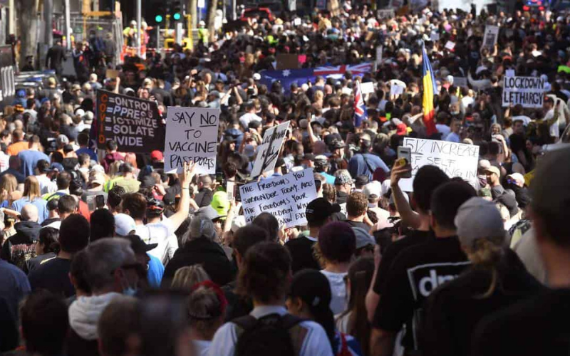 Australia protesta contra la extensión del confinamiento