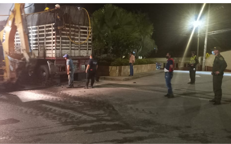 Se le prendió el carbón que transportaba por Oiba