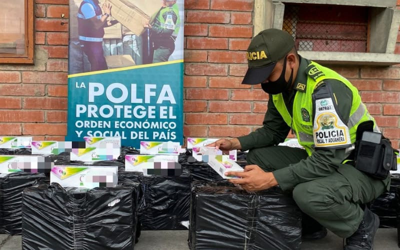 Escondía una millonada en cigarrillos de contrabando