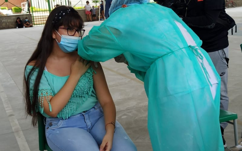 En Girón ya están vacunando a mayores de 12 años