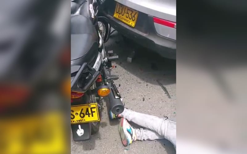 Motorizado grave tras choque en autopista de Bucaramanga