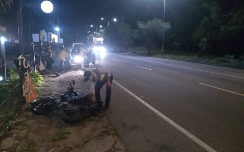 Choque contra un carro envió a un motorizado al HIC