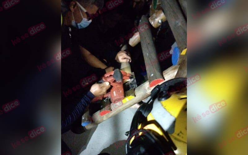 Quedó atascado en unos juegos infantiles en el Girardot