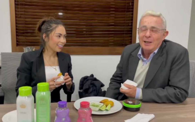 Uribe promociona keratinas en reunión con 'Epa Colombia'