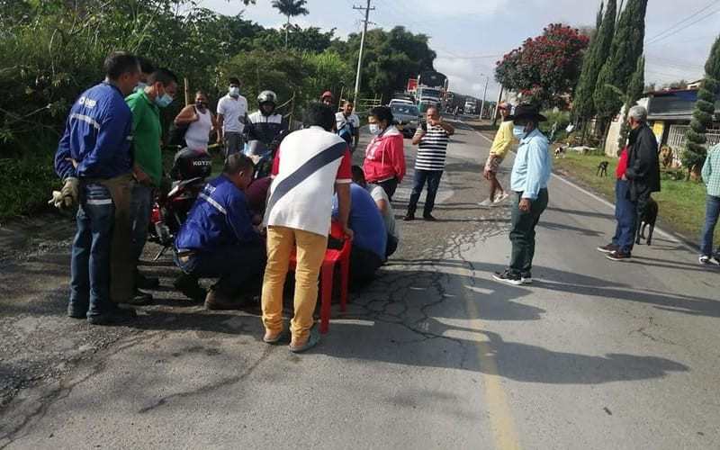 Motorizada accidentada por hueco en Cite, Barbosa