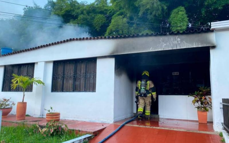 Se le prendió la casa mientras aún estaba durmiendo