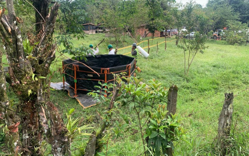 Buscan personal para limpiar el crudo en el río Oibita