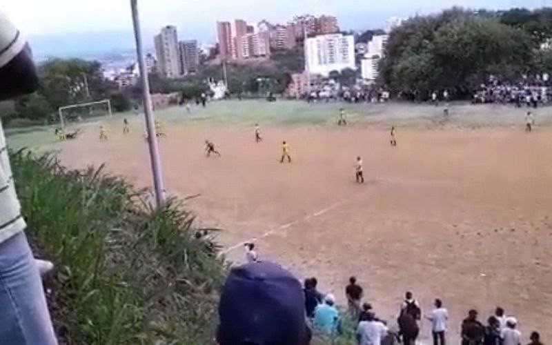 Dos muertos en balacera en medio de un partido en Cali