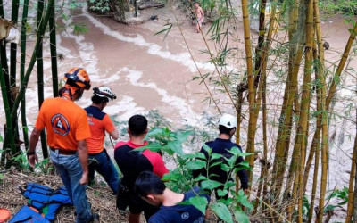 Quedaron atrapados por creciente del Río de Oro