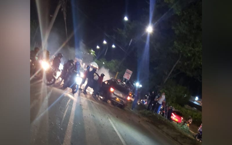 Se estrelló en el Anillo Vial y pasó al otro carril