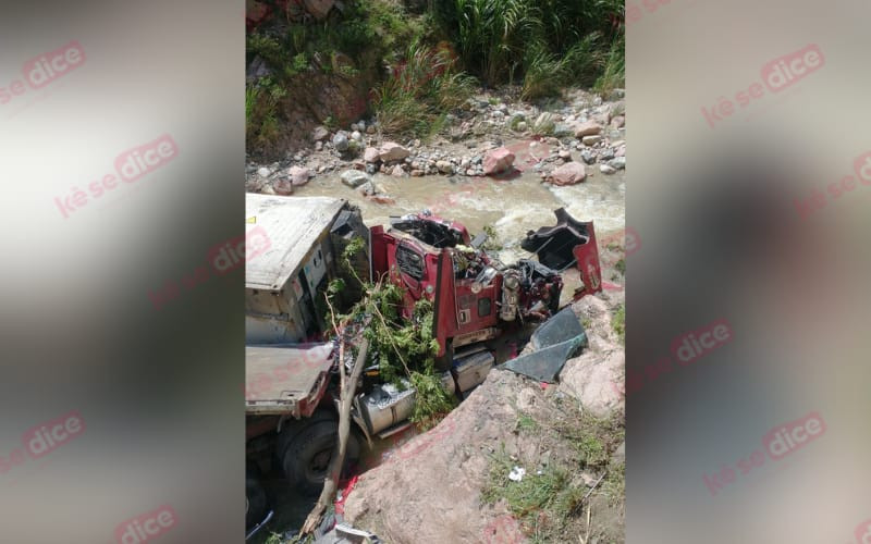 Impresionante accidente en Curos con ‘mula’ volcada