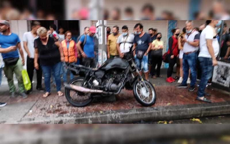 Prendieron candela a moto de presuntos ladrones